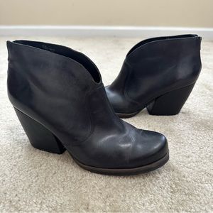 KORKS Black Gemini Leather Block Heel Booties - 9.5